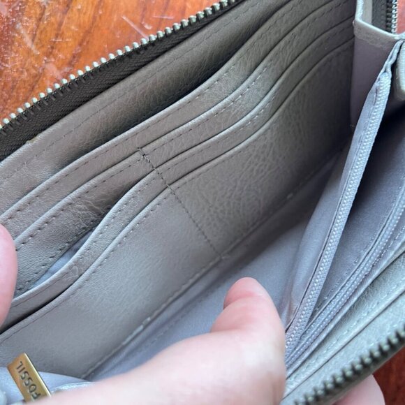 Fossil Gray Leather Zippered Wallet With Wristlet Strap - Picture 3 of 8
